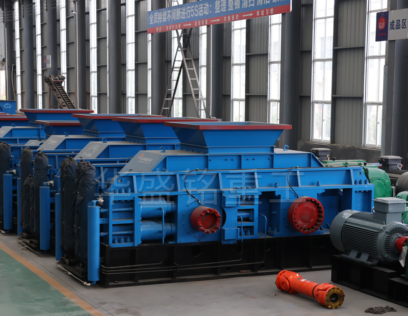 數(shù)控全自動全液壓對輥制砂機多少錢？如何選擇制砂設(shè)備廠家？