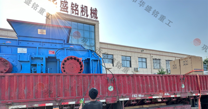 鐵礦石液壓對(duì)輥破碎機(jī)的維護(hù)成本如何？工作原理是什么？