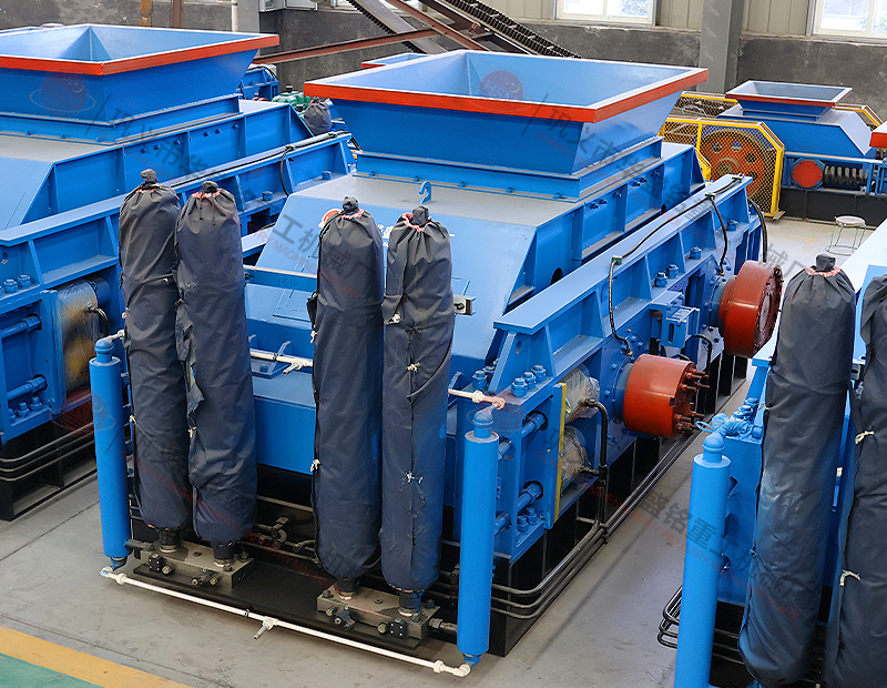 大型液壓對輥制砂機每小時出多少噸沙子？多少錢一臺？